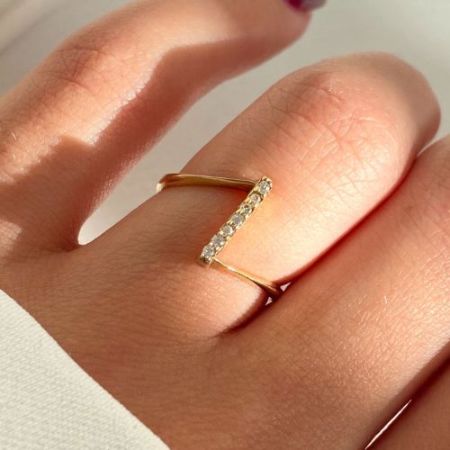 انگشتر طلایی خط عمودی نگین دار