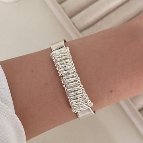 دستبند آب نقره طرح خطوط فنری