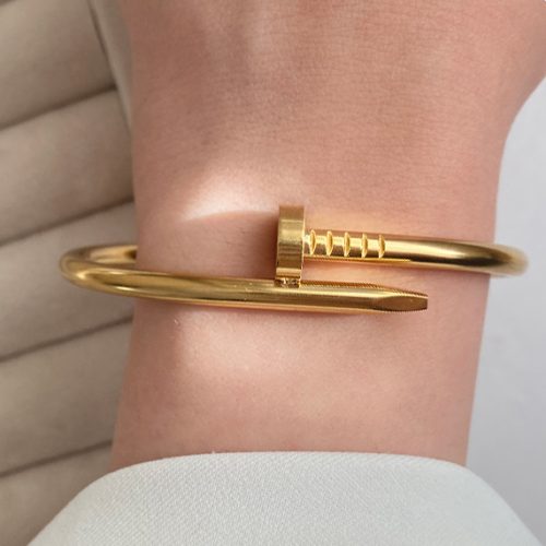 دستبند طلایی میخ استیل