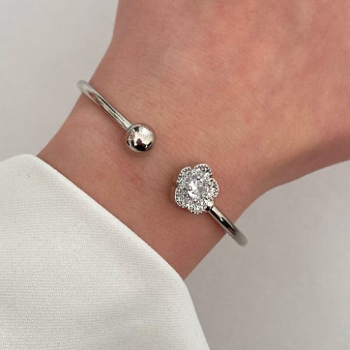 دستبند گل نگینی نقره ای