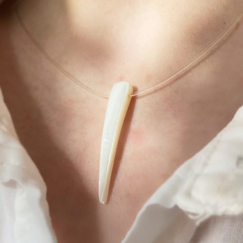 گردنبند عاج نخ نامرئی