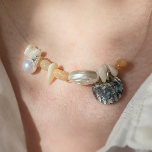 گردنبند مروارید و سنگ سفید