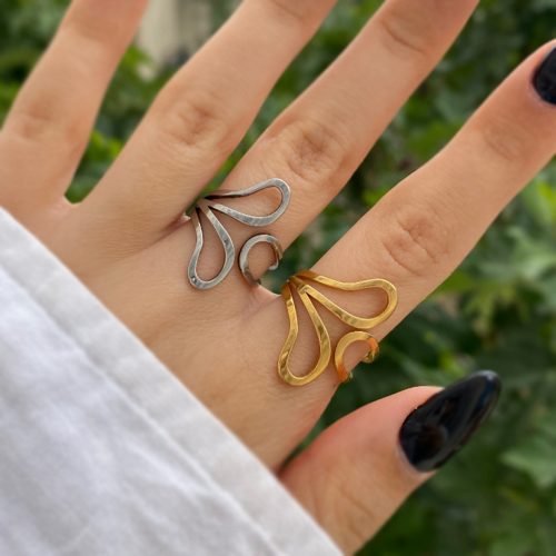 انگشتر برگ‌های پیچ‌خورده رنگ طلایی و نقره‌ای