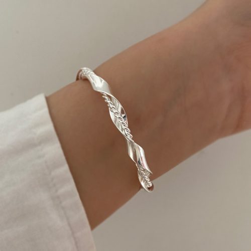 دستبند مدل بافت آب نقره