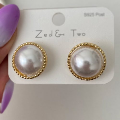 گوشواره مرواریدی دایره ای با قاب طلایی