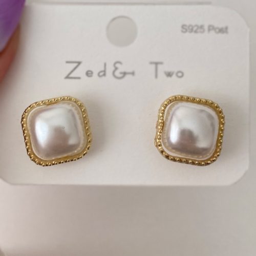 گوشواره مرواریدی مربعی با قاب طلایی