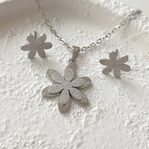 نیم ست گردنبند و گوشواره گل نقره ای استیل