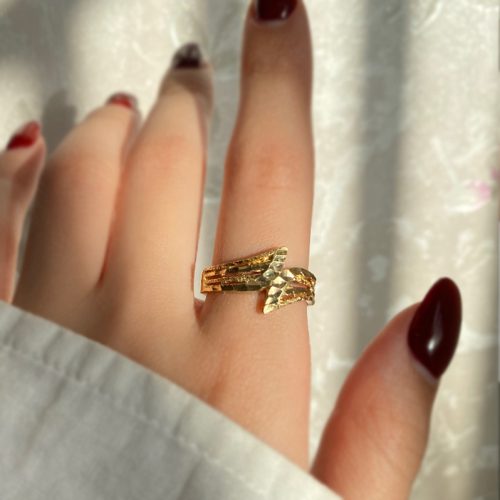 انگشتر طلایی طرح بال مدرن