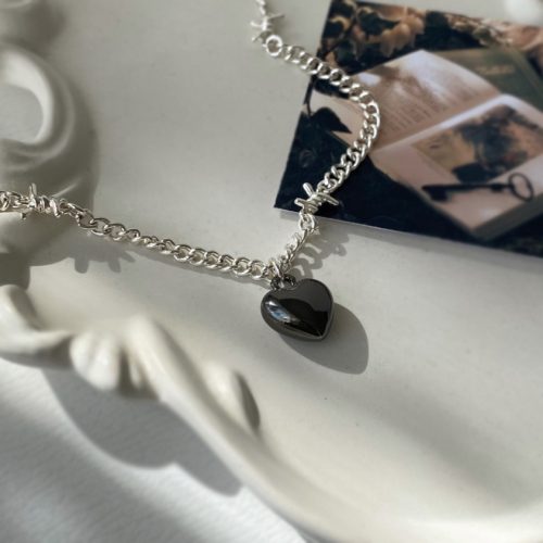 گردنبند قلب مشکی با زنجیر آب نقره