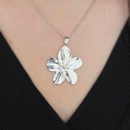 گردنبند گل نقره ای استیل