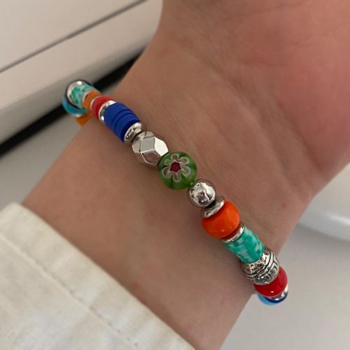 دستبند طرح سنگ های رنگارنگ سبز آبی نارنجی