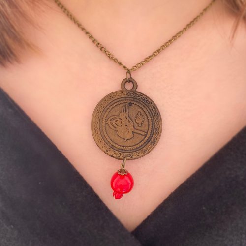 گردنبند یلدایی طرح سکه ی قدیمی با انار دو رو مسی