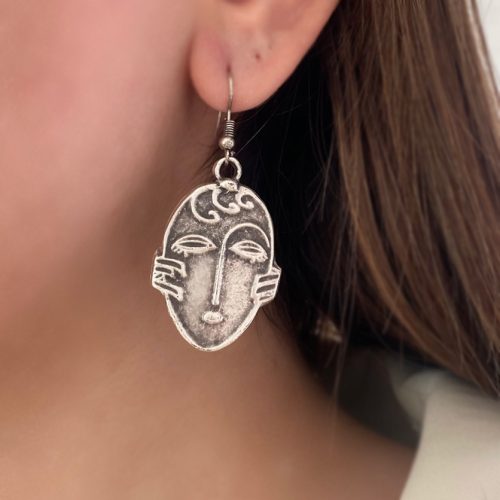 گوشواره ورشو طرح نیمرخ صورت کشیده نقره ای