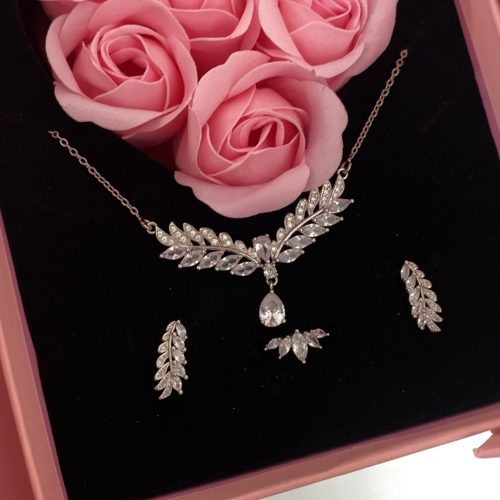 ست جواهری شاخه و برگ نقره ای ظریف نگینی