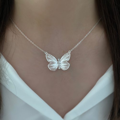 گردنبند پروانه خطی نگینی نقره ای روشن