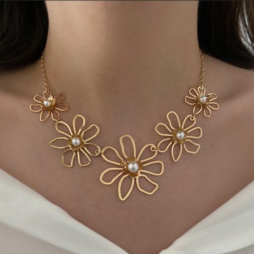 گردنبند گل های طلایی بزرگ با مروارید