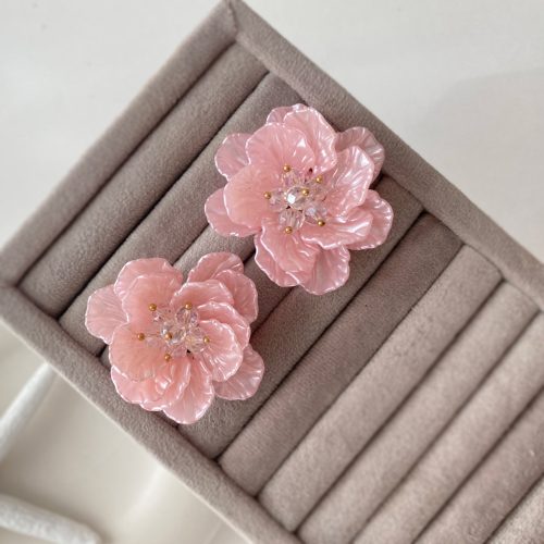 گوشواره شکوفه صورتی صدفی نگینی
