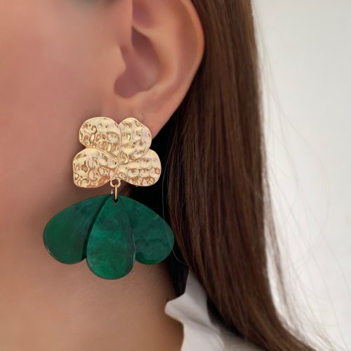 گوشواره گل طلایی و طرح سنگ سبز